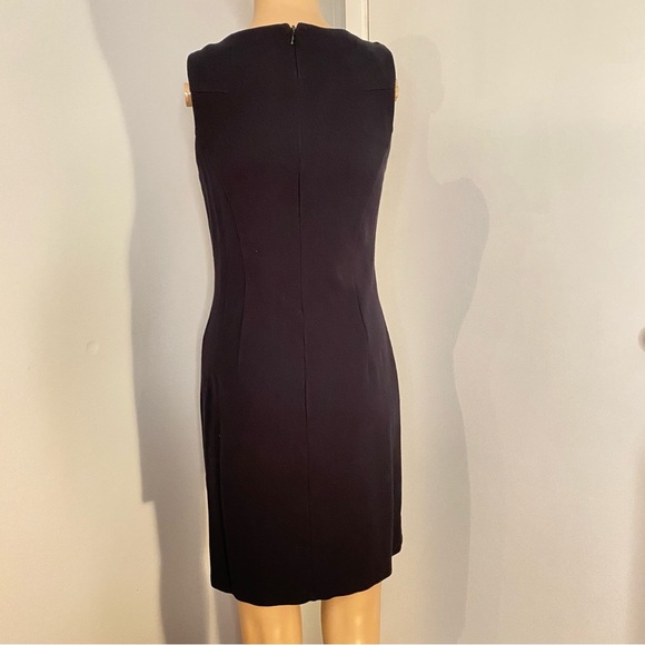 Elegant Black Sleeveless Dress - Picture 2 of 6